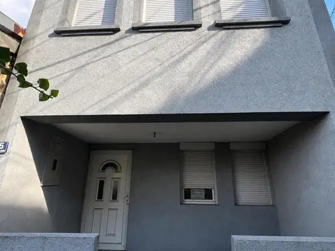 Се продава куќа на два ката (ул. Браќа Поп Јорданови)