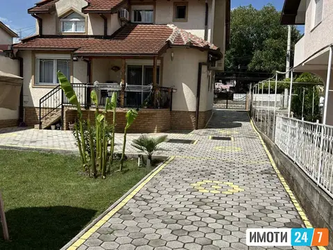 Se prodava preubava Kukja vo Cento