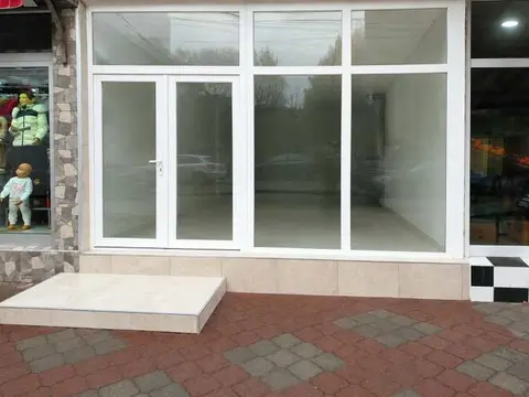Dukan pod kirija na glavna ulica ekstra lokacija