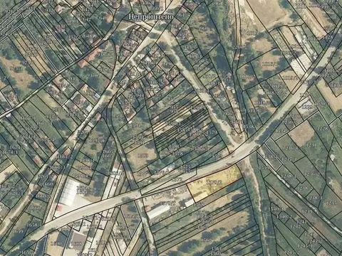 Se prodava plac vo s.neprosteno na glaven pat