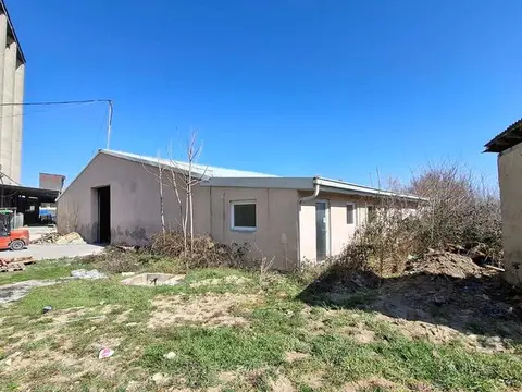 Индустриска хала со градежна парцела и вага
