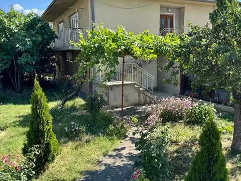 Se prodava sprat od kuka