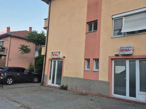 Se prodava stan so moznost za dogradba na sprat potkrovje