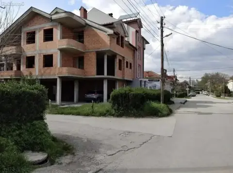 Се продава куќа карабина