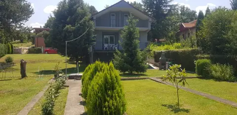 Shitet shtëpi oreshani Zelenikovë. Moderne me oborr të madh dhe natyrë private – një park i vërtetë familjar