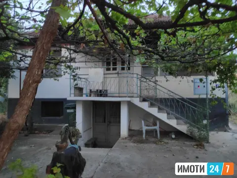 Се продава куќа со плац во Илинден