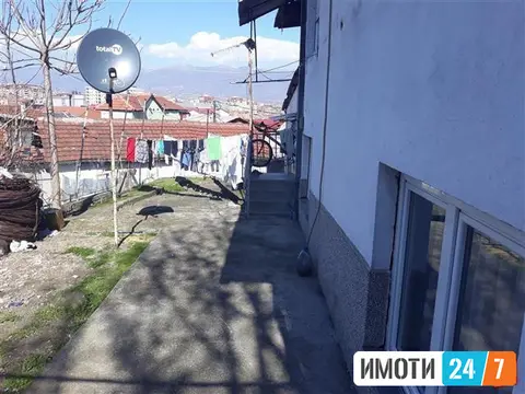 Се продава куќа во Центар (населба Кале)