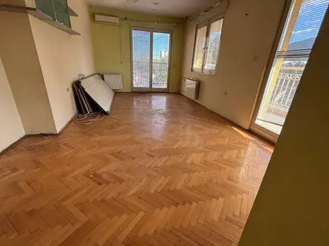 Продавам стан во Карпош 4
