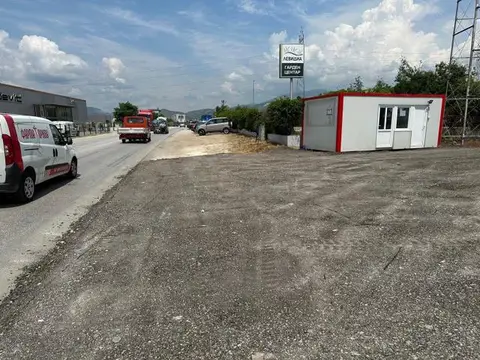Се изнајмува плац од 1200 м²