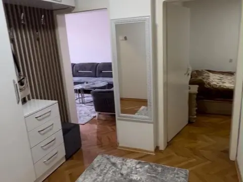 Shitet banesë e re 3.5-dhomëshe në qendër (Lagjja 11 Oktomvr