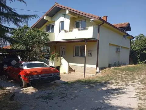 Се продава куќа во село Црешево