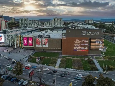 Gradezna parcela kaj East Gate Mall, Keramidnica