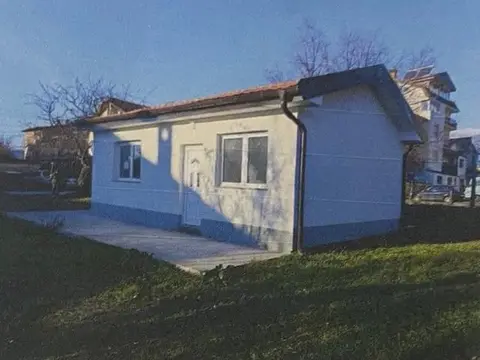 Агенција јурис- се продава плац со објект во охрид