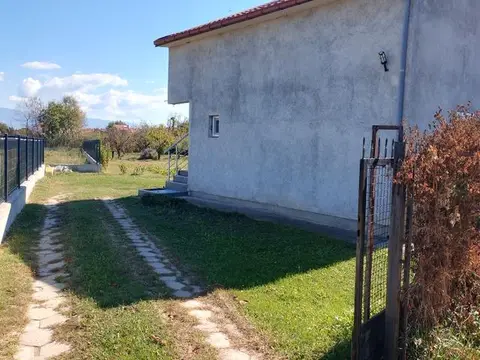Продажба н куќа и дворно место