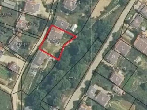 Се продава куќа од 200м2 во село Сурдулци-Радовиш