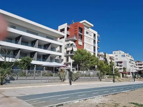 Jepet me qira banesa ne Durres, ne kat.1, n,5, pamje ne det