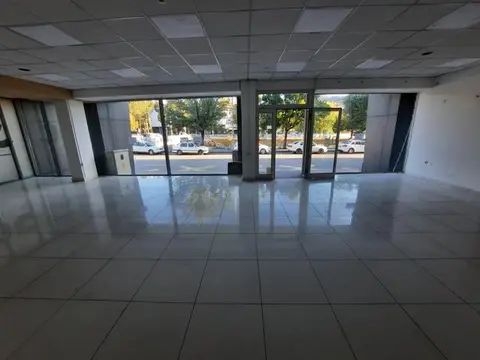 Se izdava ekskluziven dukan vo centarot na Stip