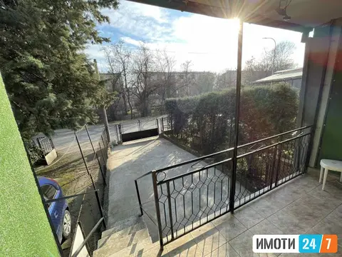 Се продава куќа во населба Ченто Скопје, на улица Методија Андонов - Ченто