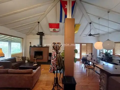 Куќа со 2 спални, голема тераса и двор за 175.000 €
