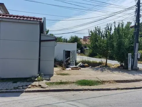 Се продава