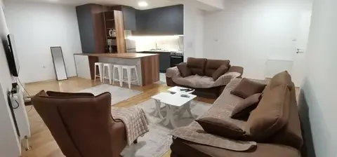 Четирисобен стан со гаража во Космос, Аеродром – 113 м²