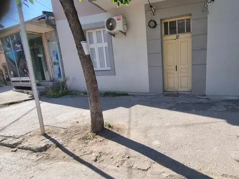 Атрактивен деловен простор (40 м²) во строг центар на кумано