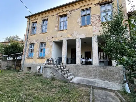 Историска куќа со карактер во срцето на Делчево - Брегалница
