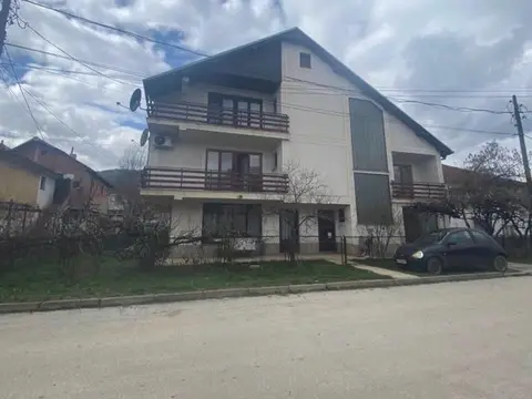 Се продава