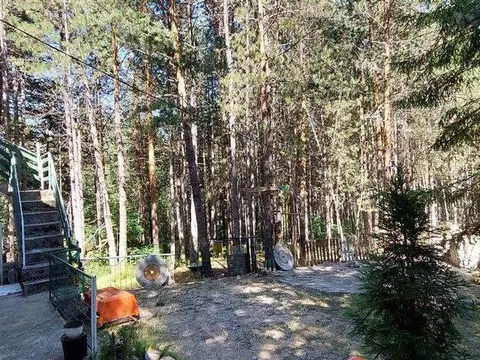 Продавам градежно земјиште плац со вила