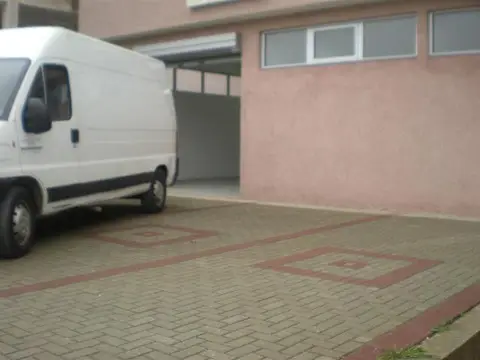 Se izdava deloven prostor od 203m2 vo Maleardi