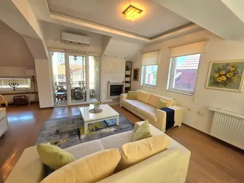 Реновирана куќа 6 соби, 182 м², Лисиче, Аеродром - Скопје