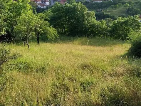 Плац-градежно земјиште