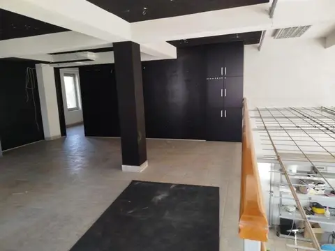 Dukjan vo centar zad postata