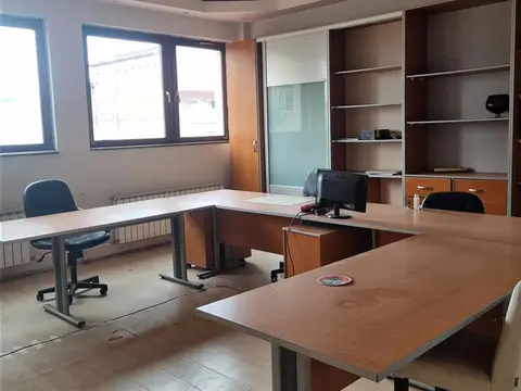 Se prodavaat kancelarii vo Kumanovo