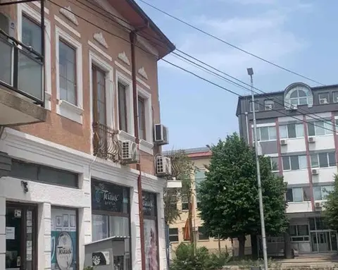 Издавам Канцеларија - Битола Центар наспроти Судот