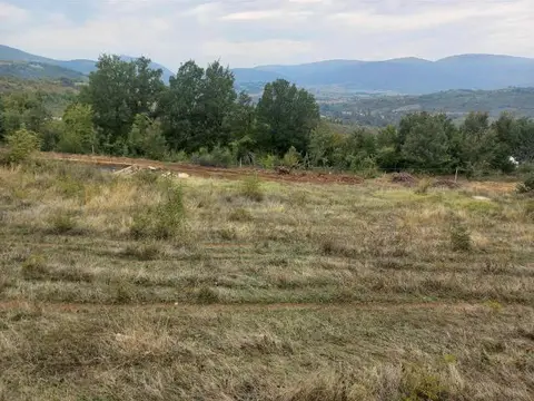 Se prodava zemjiste vo Cajlane / për shitje