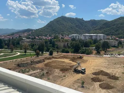 Се продава готов стан на топ локација со поглед према парк в