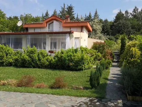 Se prodava prekrasna kuka vo Oresani