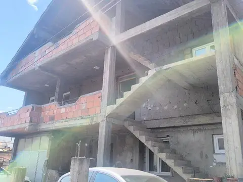 Bukefal AS prodava kuka od 300m2 vo Kisela Voda pozadi GULF