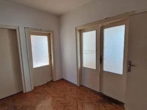 Se izdava prazen stan od 94m2 vo Bitola