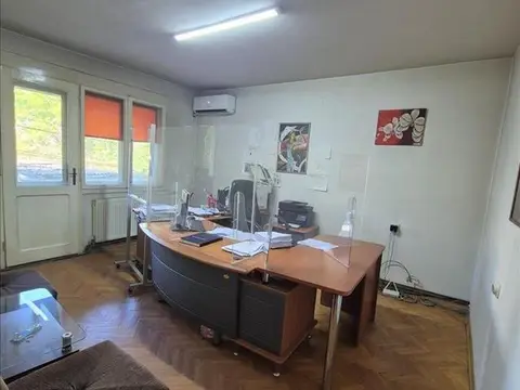 Se izdava nenamesten deloven prostor so 4 sobi, 72m2