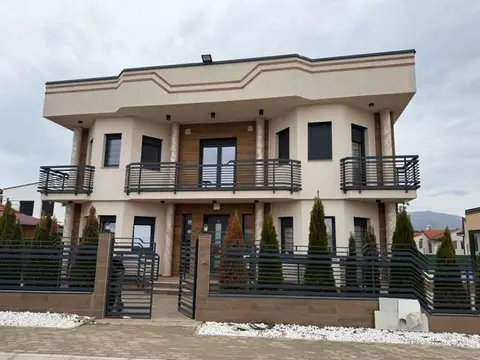 Нова наместена куќа од 260м2 се продава во Илинден