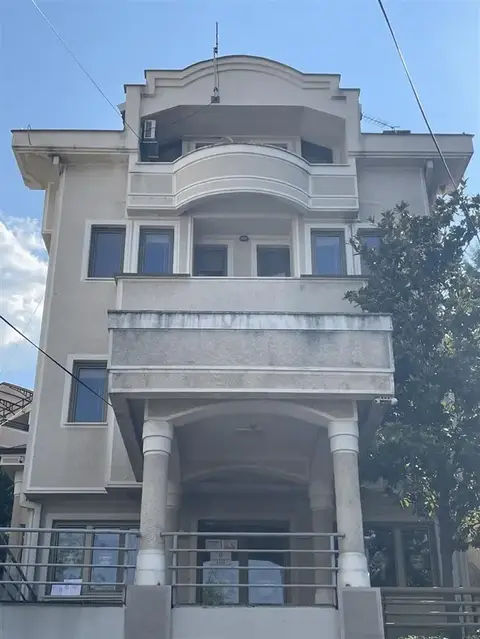 Куќа 318м² + парцела во Црнце, Центар Скопје