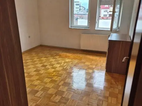 Se izdava stan pod kirija - Jepet banes me qira
