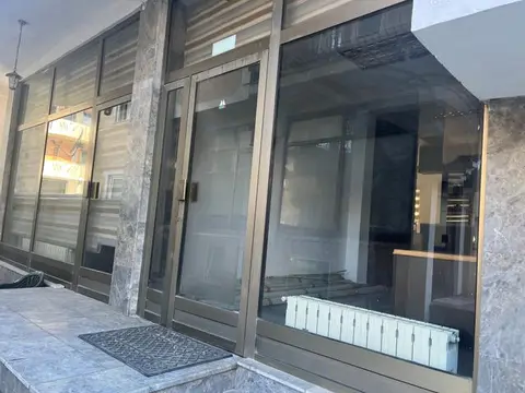 Lokali në qendër jepet me qira