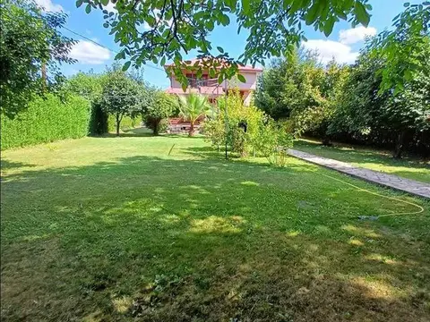 Se prodava prekrasna kukja vo Jurumleri