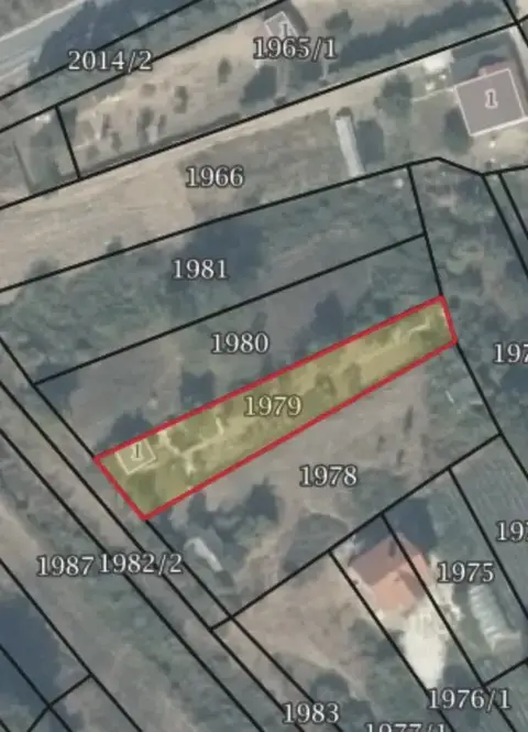 Се продава нива со просторија