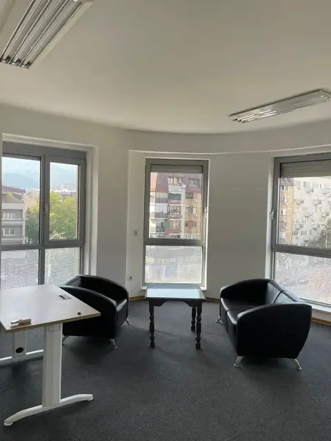 Деловен простор со 3 соби, 79 м² во Центар, Скопје