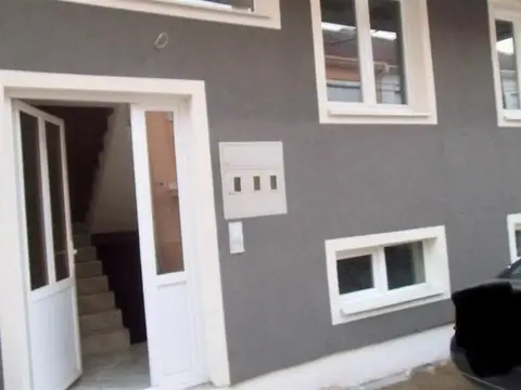 Се продава/издава приземје и спрат од куќа С.Чаршија