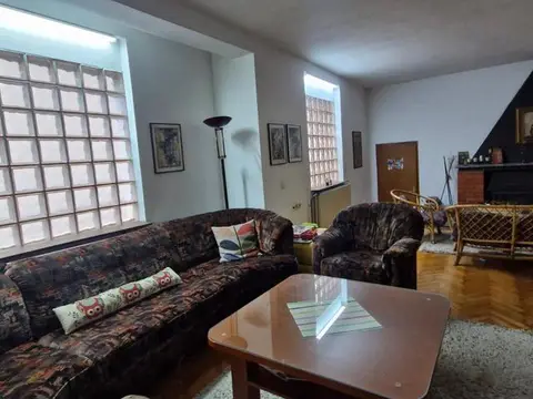 Se prodava samostojna kukja madzari 234 m2